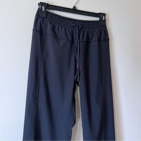 Lululemon Step Lively Crop Women's Black Midrise Lightweight Pants SZ 6 - Picture 5 of 10